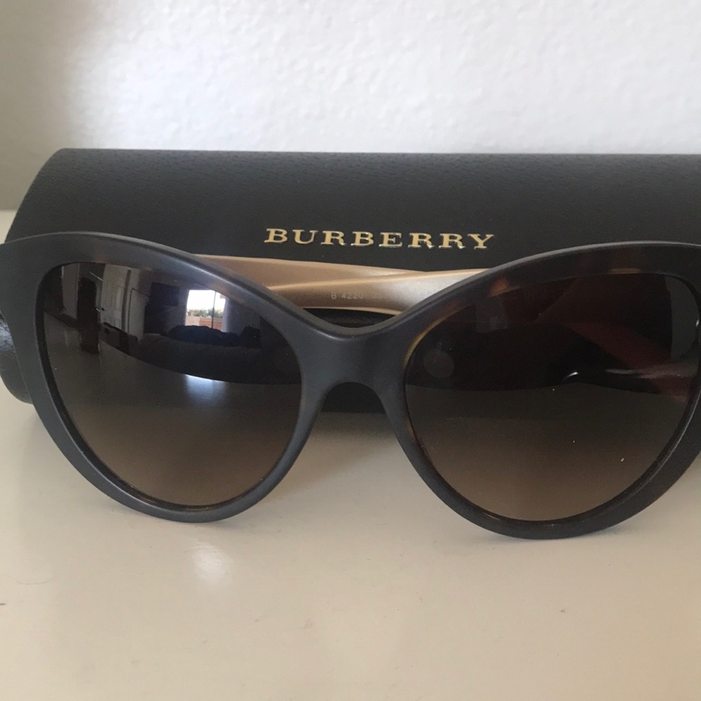 Burberry Women’s Tortoise/Gold sunglasses